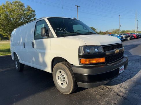 New 2025 Chevrolet Express 3500 Extended w/ Driver Convenience Package image 24