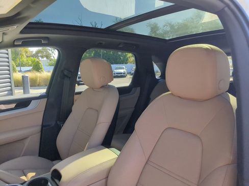 Certified 2025 Porsche Cayenne Base image 5