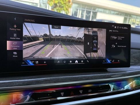 Used 2023 BMW i7 xDrive60 AWD/4WD image 23