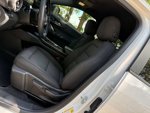 Used 2025 Chevrolet Equinox LT FWD image 24