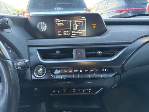 Used 2019 Lexus UX 200 image 8