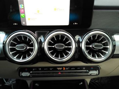 Used 2022 Mercedes-Benz EQB 300 4MATIC image 43