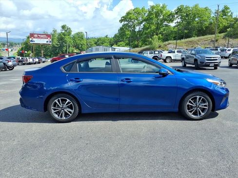 Used 2023 Kia Forte LXS w/ LXS Technology Package FWD image 9