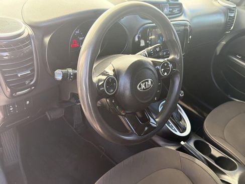 Used 2016 Kia Soul FWD image 4
