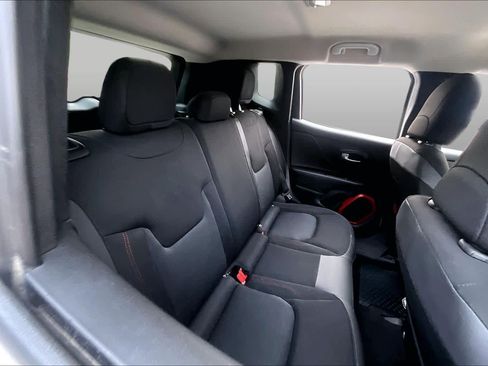 Used 2018 Jeep Renegade Trailhawk AWD/4WD image 16
