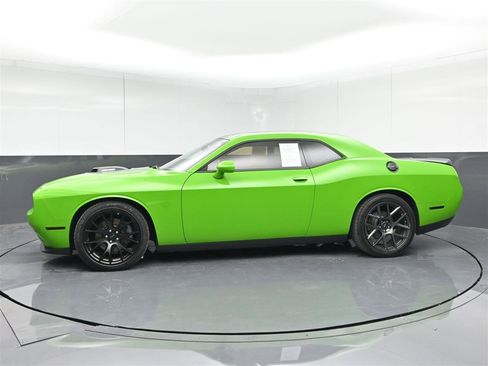 Used 2017 Dodge Challenger R/T image 8