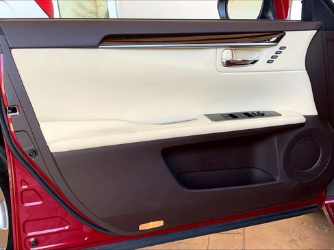 Used 2018 Lexus ES 350 w/ Luxury Package w/Wood Trim FWD image 22