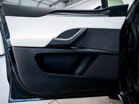 Used 2022 Tesla Model X Plaid image 31