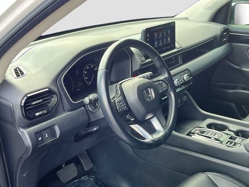 Used 2023 Honda Pilot Touring image 9
