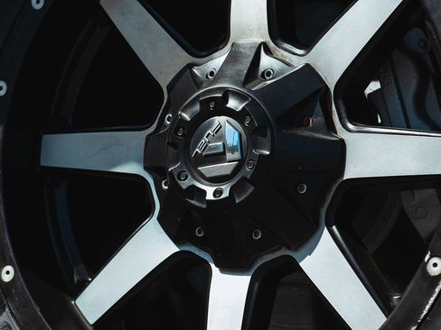 Used 2017 Toyota Tacoma SR5 w/ Tow Package image 10