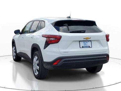 Used 2024 Chevrolet Trax LS FWD image 3