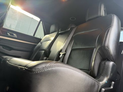 Used 2018 Ford Explorer XLT w/ Equipment Group 202A image 10