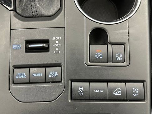 Used 2021 Toyota Highlander XLE AWD/4WD image 28