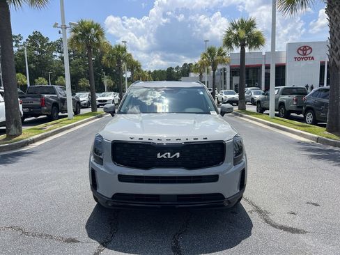 Used 2022 Kia Telluride EX w/ EX Premium Package AWD/4WD image 3