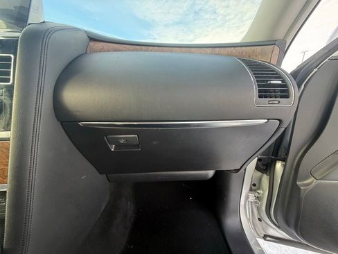 Used 2024 Nissan Armada SL w/ Captain's Chairs Package image 30