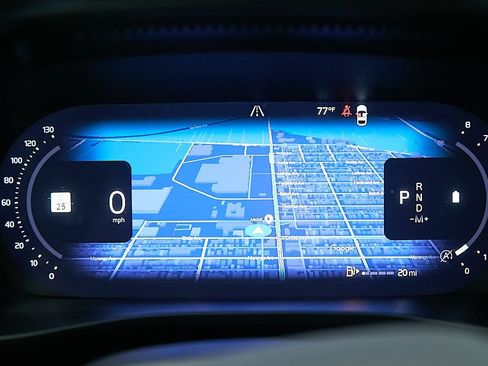 Certified 2025 Volvo XC40 B5 Ultra AWD/4WD image 31