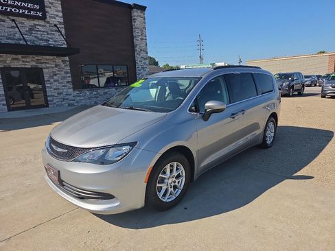 Used 2020 Chrysler Voyager Lxi FWD image 2