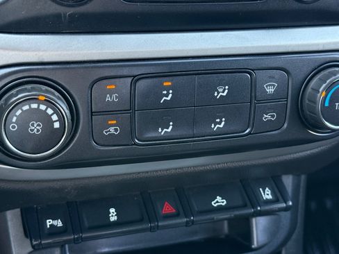 Used 2022 Chevrolet Colorado LT w/ Fleet Safety Package RWD image 17