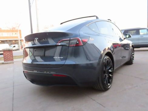 Used 2022 Tesla Model Y Long Range image 8