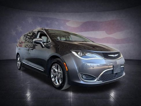Used 2019 Chrysler Pacifica Limited w/ Advanced Safetytec Group FWD image 7