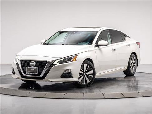 Used 2020 Nissan Altima 2.5 SL image 1