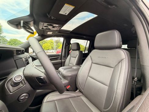 Used 2024 GMC Yukon XL Denali RWD image 24
