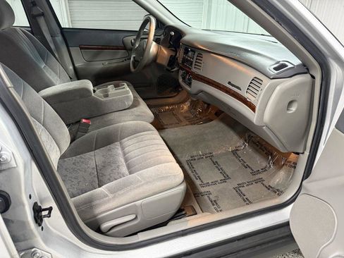 Used 2003 Chevrolet Impala Sedan w/ Preferred Equipment Group FWD image 35