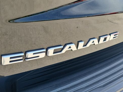 Used 2022 Cadillac Escalade Luxury AWD/4WD image 11
