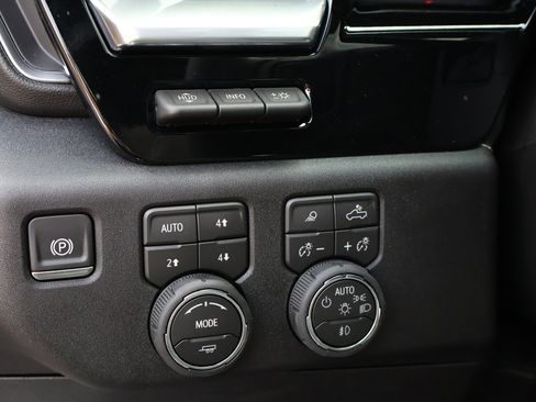 New 2026 Chevrolet Silverado 2500 LTZ w/ LTZ Convenience Package AWD/4WD image 12