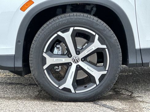 New 2026 Volkswagen Tiguan SE image 9