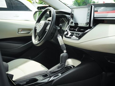 Used 2020 Toyota Corolla LE FWD image 34