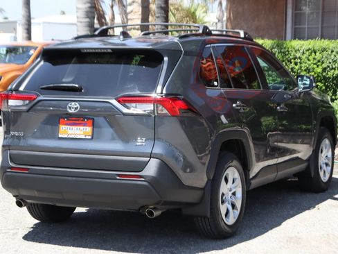 Used 2021 Toyota RAV4 LE w/ Carpet Mat Package (TMS) AWD/4WD image 10