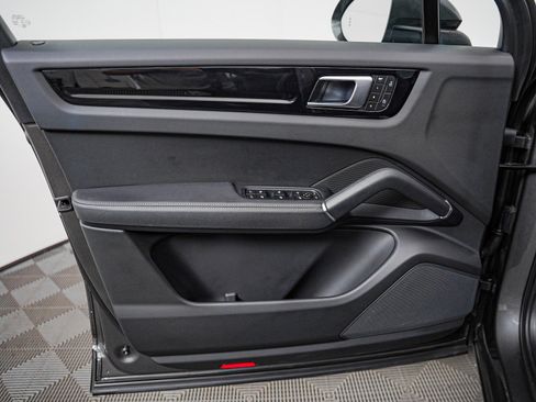 Certified 2023 Porsche Cayenne AWD/4WD image 27