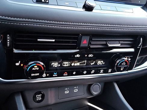 Certified 2025 Nissan Rogue SL w/ Tech Package image 17