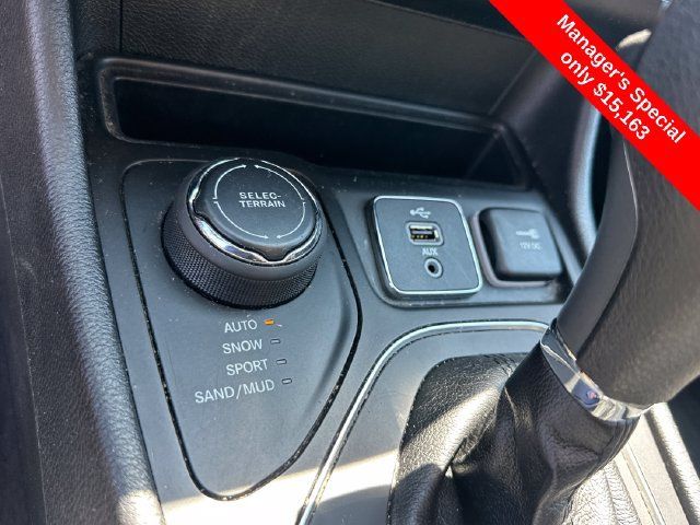 Used 2019 Jeep Cherokee Latitude w/ Popular Appearance Group AWD/4WD image 22