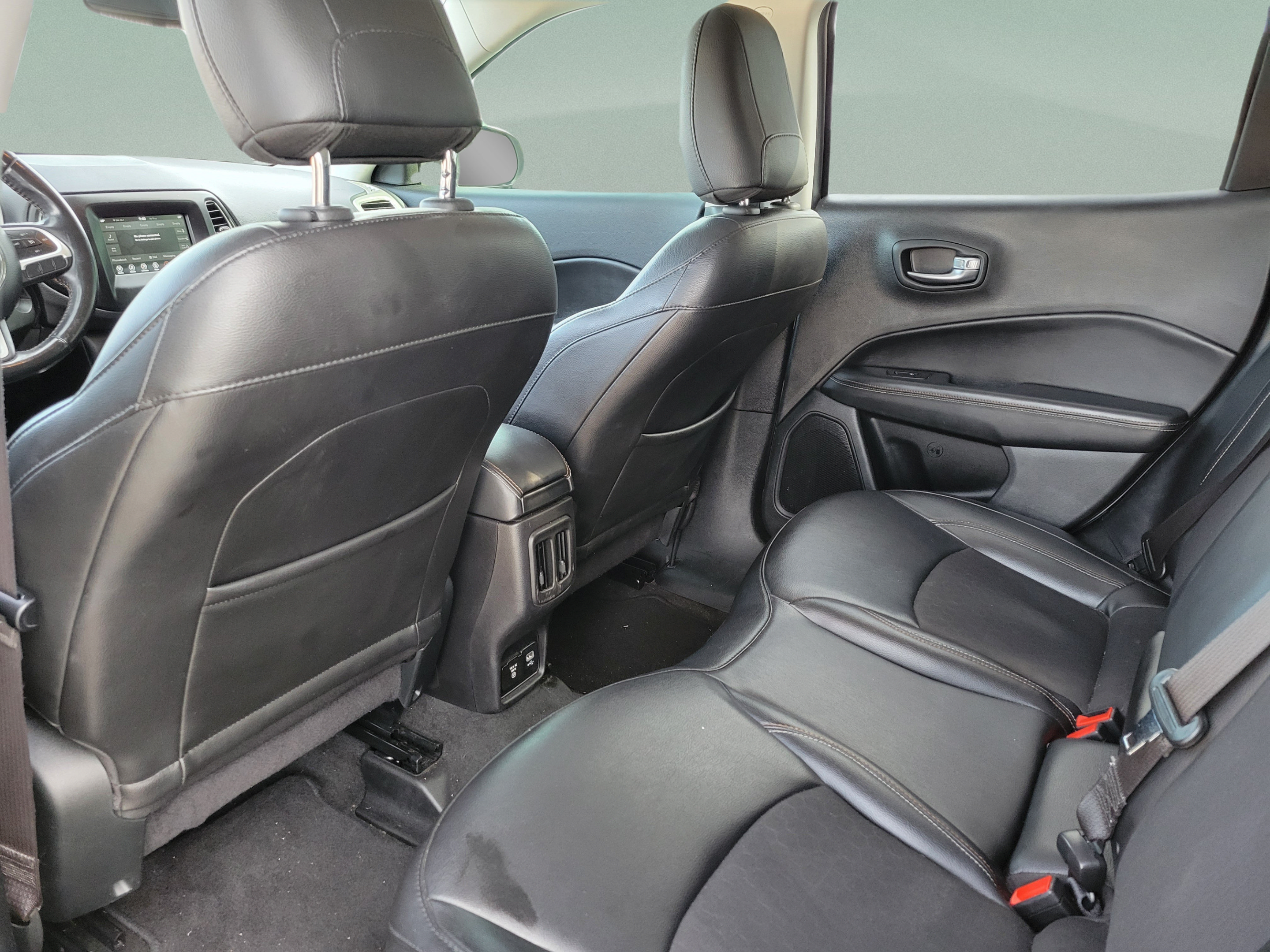 Used 2019 Jeep Compass Latitude FWD image 9