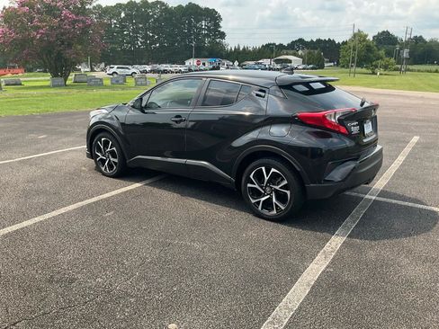 Used 2018 Toyota C-HR XLE FWD image 10
