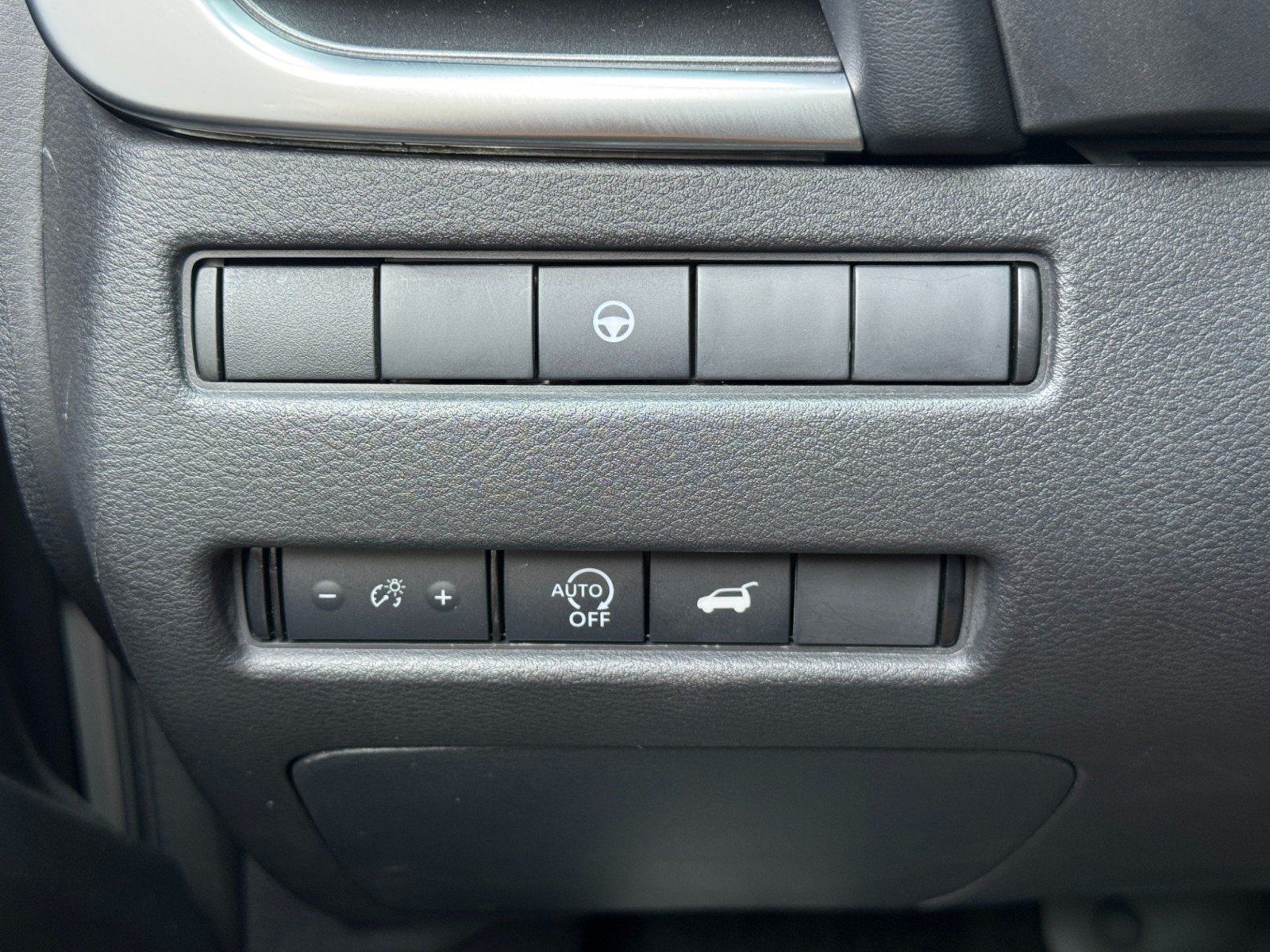 Used 2023 Nissan Rogue SV w/ SV Premium B Package FWD image 17