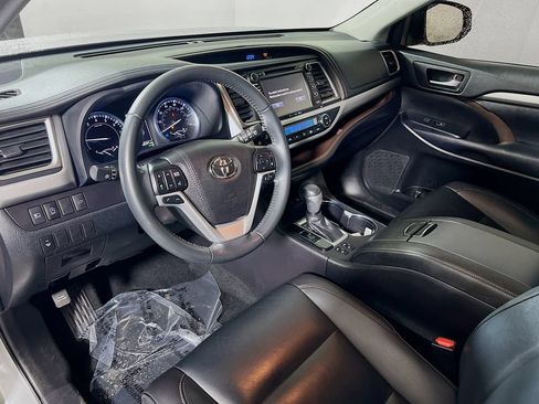 Certified 2019 Toyota Highlander XLE AWD/4WD image 9