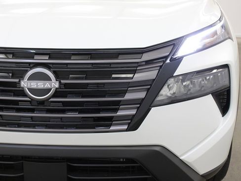 New 2026 Nissan Rogue SV FWD image 8