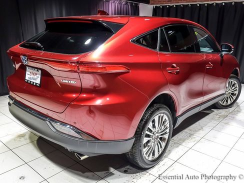 Used 2024 Toyota Venza Limited image 12