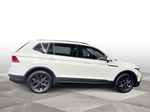 Certified 2024 Volkswagen Tiguan SE w/ Panoramic Sunroof Package FWD image 9