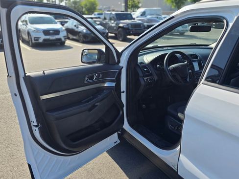 Used 2018 Ford Explorer XLT w/ Equipment Group 201A FWD image 39