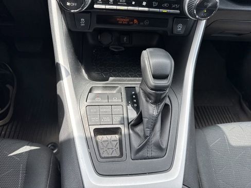 Used 2020 Toyota RAV4 XLE AWD/4WD image 15
