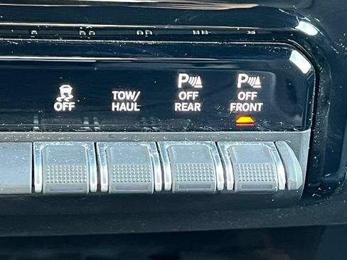 Used 2025 RAM 2500 Big Horn AWD/4WD image 32