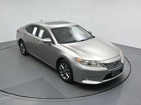 Used 2015 Lexus ES 300h w/ Navigation System Package image 38