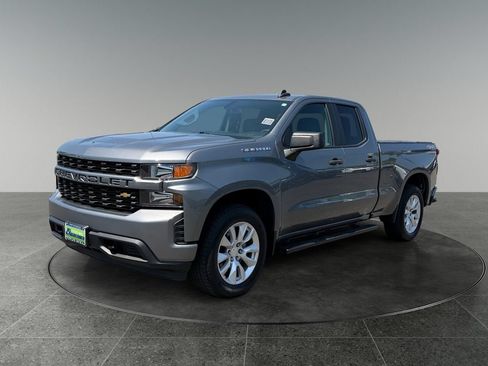 Used 2020 Chevrolet Silverado 1500 Custom w/ Custom Value Package AWD/4WD image 3