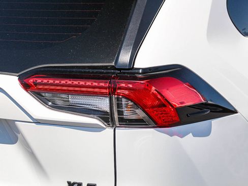 Certified 2025 Toyota RAV4 XLE w/ Convenience Package FWD image 28