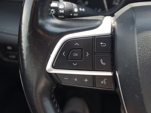 Used 2021 Toyota Highlander XLE FWD image 10