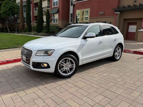 Used 2015 Audi Q5 2.0T Premium Plus w/ Technology Package AWD/4WD image 2
